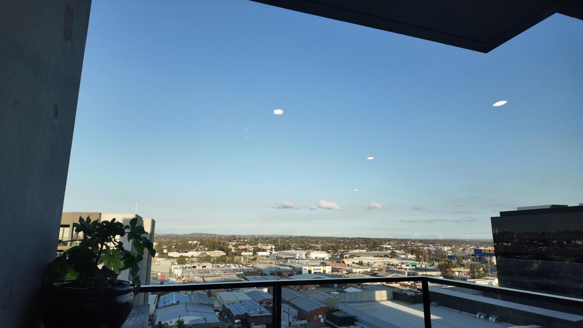 M-city Shopping Center - Executive Twin King Ensuites - Fully Equipped - Free Parking, Fast Wifi, Smart Tv, Netflix, Complementary Drinks & Amenities - 3168 Apartment *