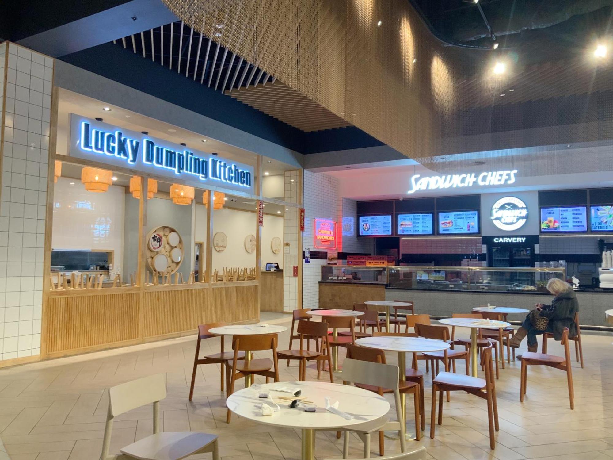 M-city Shopping Center - Executive Twin King Ensuites - Fully Equipped - Free Parking, Fast Wifi, Smart Tv, Netflix, Complementary Drinks & Amenities - 3168 Clayton