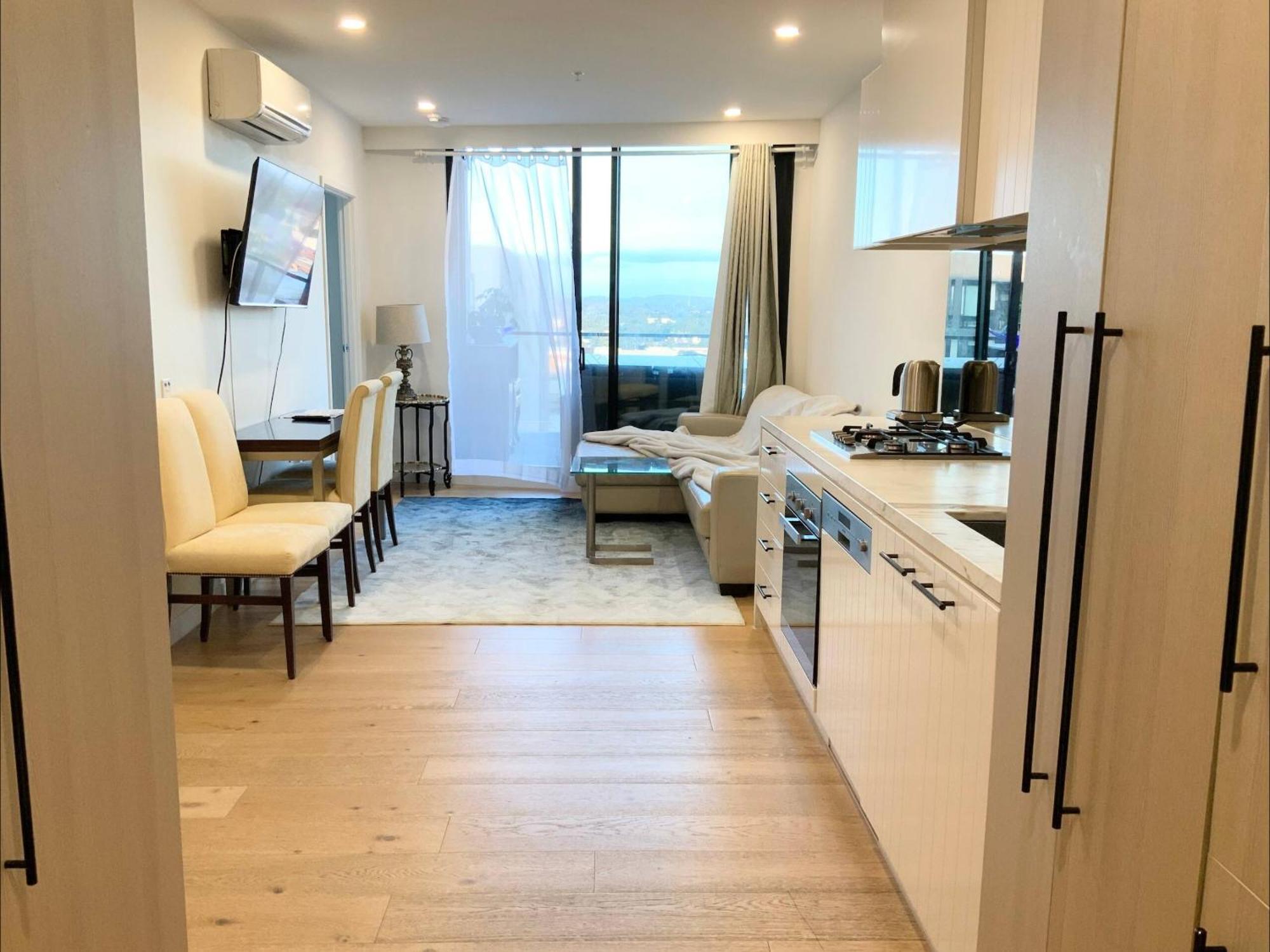 M-city Shopping Center - Executive Twin King Ensuites - Fully Equipped - Free Parking, Fast Wifi, Smart Tv, Netflix, Complementary Drinks & Amenities - 3168 Apartment *