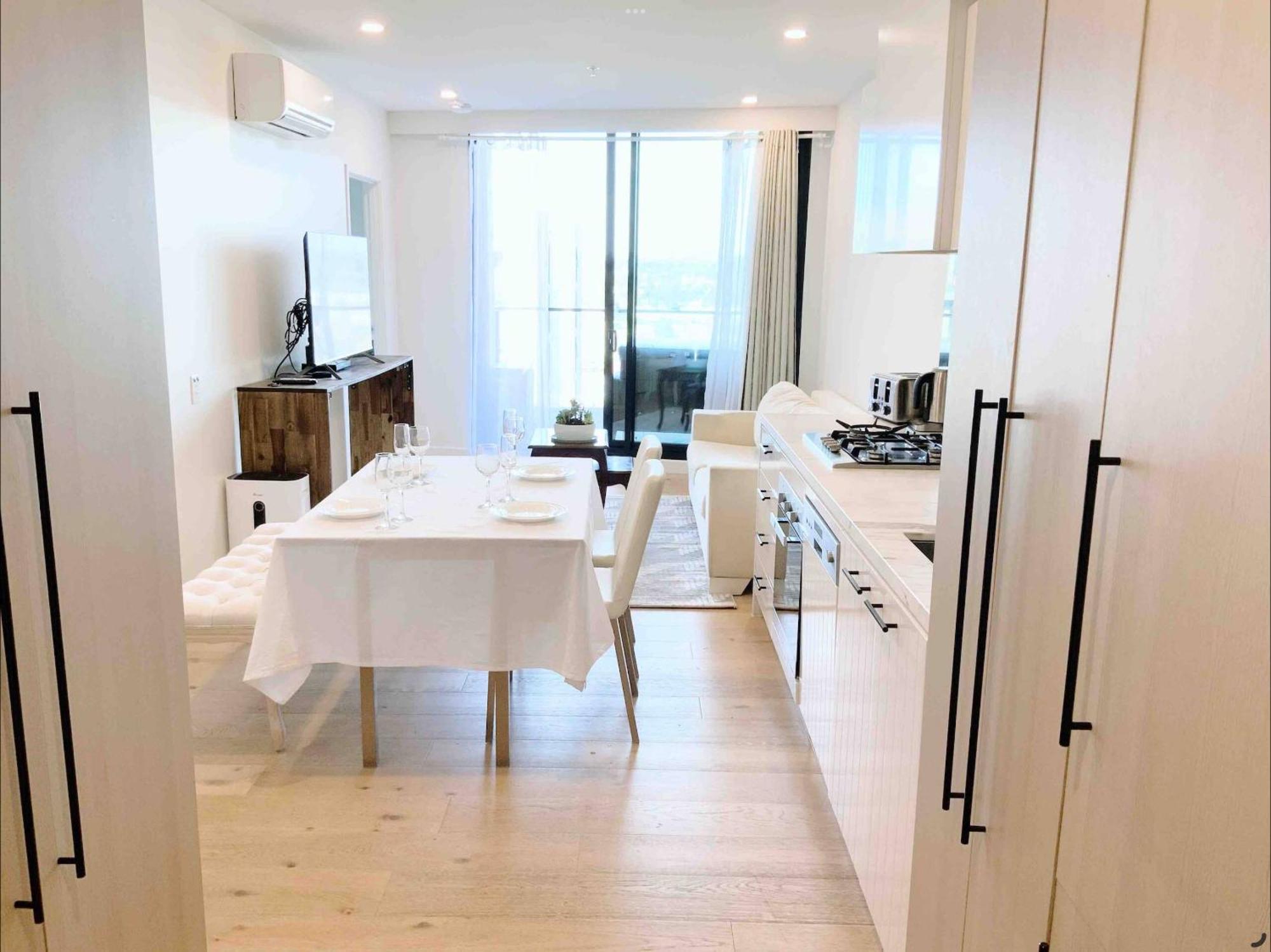 M-city Shopping Center - Executive Twin King Ensuites - Fully Equipped - Free Parking, Fast Wifi, Smart Tv, Netflix, Complementary Drinks & Amenities - 3168